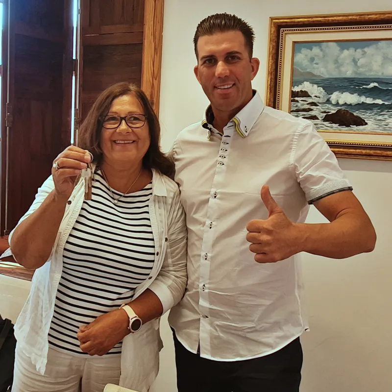 Ingatlaneladás és vétel Tenerife Markárnyi Ákostól