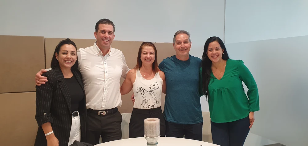 Profi gördülékeny ingtalanközvetítés Tenerife Spanyolország